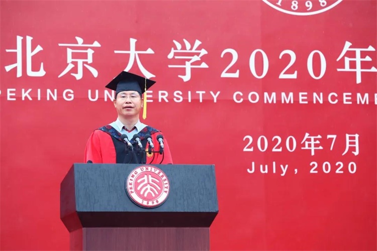 毕业致辞｜不负时代 不负韶华——北大化学与分子工程学院教授刘忠范在北京大学2020年毕业典礼上的发言