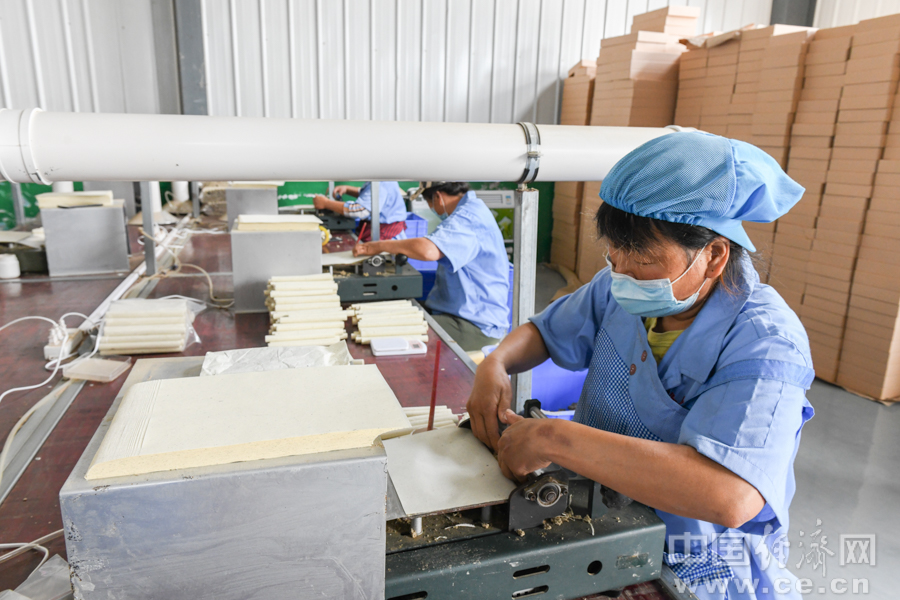 【决战决胜脱贫攻坚】陕西耀州：“艾”在照金 “金草”丰收