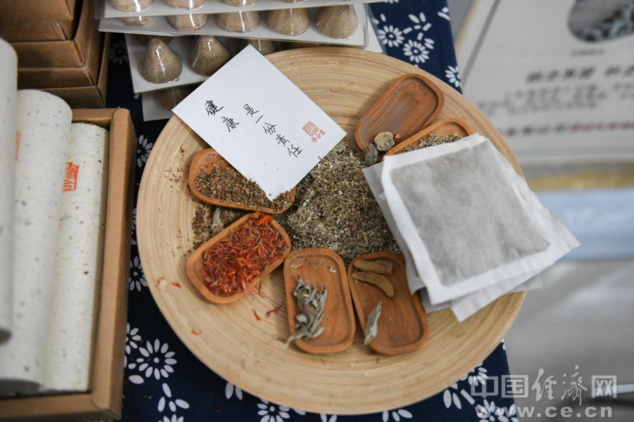 【决战决胜脱贫攻坚】陕西耀州：“艾”在照金 “金草”丰收