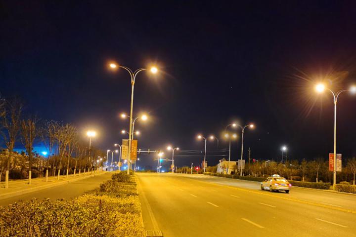 内蒙古包头东河区石墨烯LED路灯“上岗”