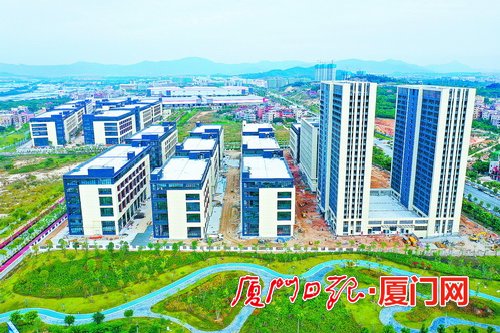 火炬高新区奋力冲刺全年目标任务：抓紧项目“牛鼻子” 集聚产业新动能