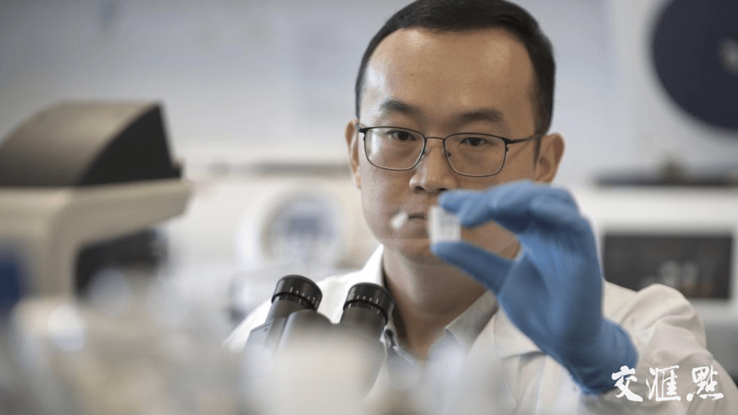 强国“890”影音馆㊸｜他是纳米世界里的“医生”，工作就像“给蚂蚁做手术”