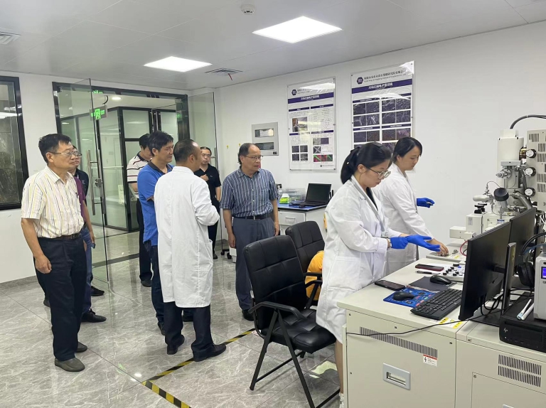 永清石墨烯研究院省级科技平台建设项目通过专家验收