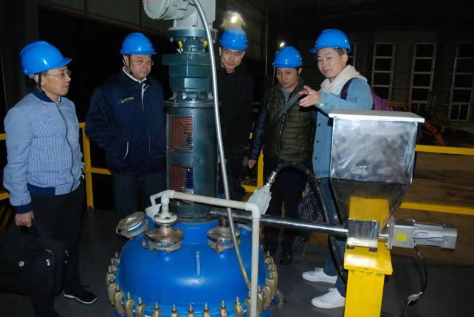 陕煤化肖荣林博士来我司交流石墨烯宏量生产线项目