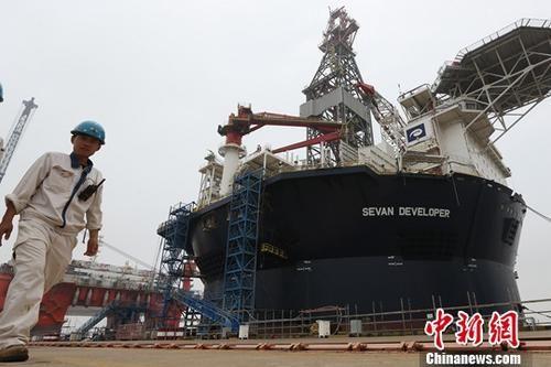 资料图：一家造船厂的工人在工作。<a target='_blank' href='http://www.chinanews.com/'>中新社</a>记者 泱波 摄