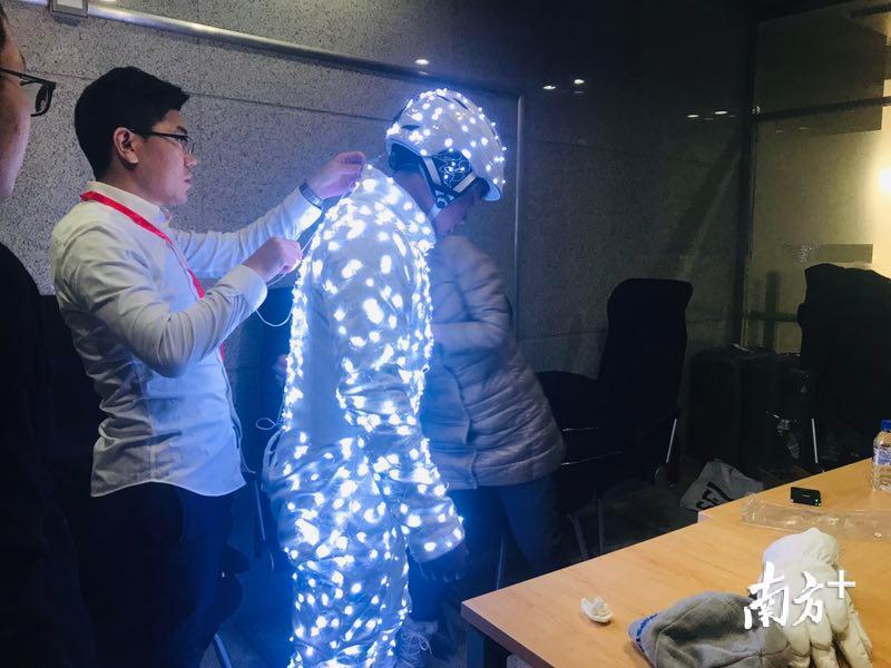 零下 20 度穿单衣表演汽车特技？春晚长春分会场藏着深企黑科技！