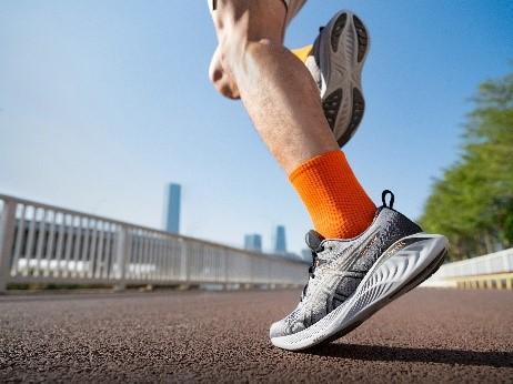 亚瑟士发布TECH PLUS系列夏日运动装备，提升消费者运动体验