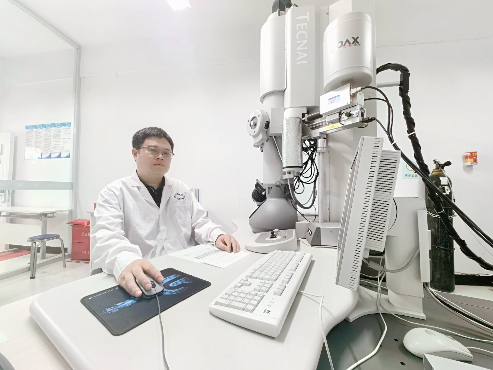 智造河南“青”力相助③丨探索前沿精微世界 用“小纳米”助推材料“大产业”