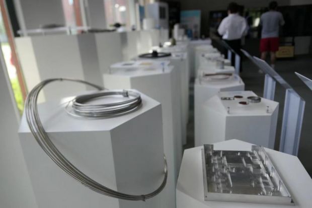 北京房山：石墨烯技术制造液冷服 一线防疫人员查收“清凉”