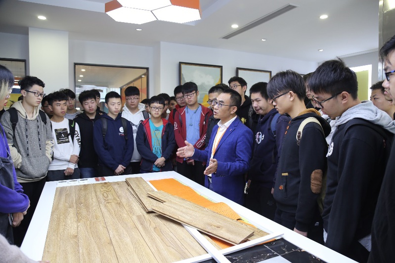 杭州电子科技大学理学院学生前住浙江牛墨石墨烯应用科技有限公司参观实习