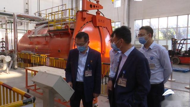 致敬劳动者｜他是给飞机配“眼镜”的工程师，三十年研制30余种机型雷达罩