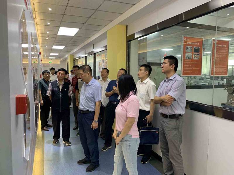 山东省调研组莅临华高墨烯考察指导