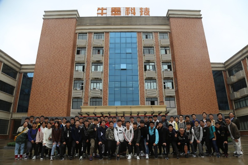 杭州电子科技大学理学院学生前住浙江牛墨石墨烯应用科技有限公司参观实习