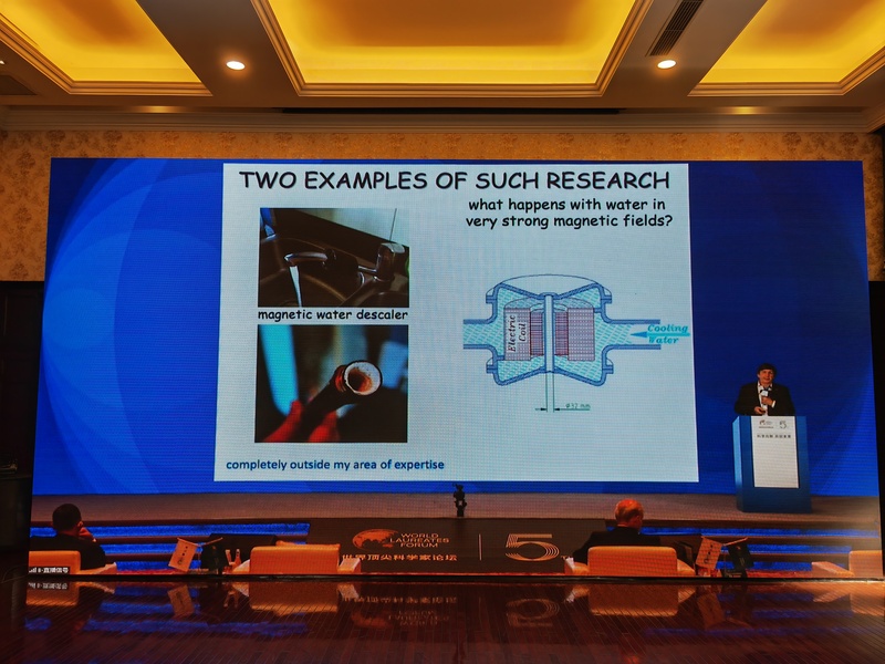 石墨烯之父在上海：如果问了这些问题，我们说不定还坐在树上，等香蕉剥皮技术