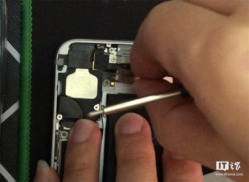 【首发】 iPhone 6S 改装石墨烯散热，榨干苹果A9全部性能