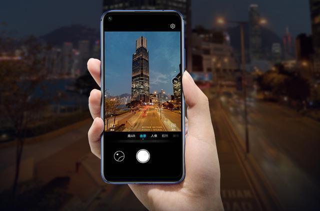 荣耀最得意的作品！8GB+256GB+4800W，网友：可圈可点