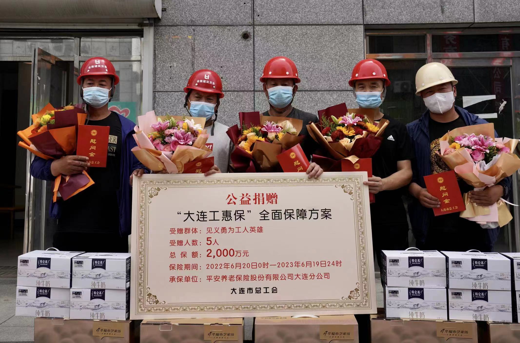 5名农民工合力救幼童 市总工会专程到工地现场看望鼓励