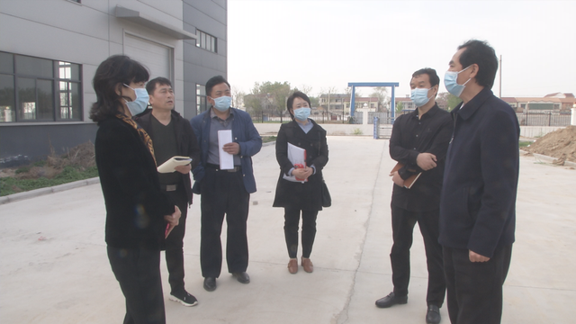 王献臣对封丘县石墨烯产业园建设情况进行调研