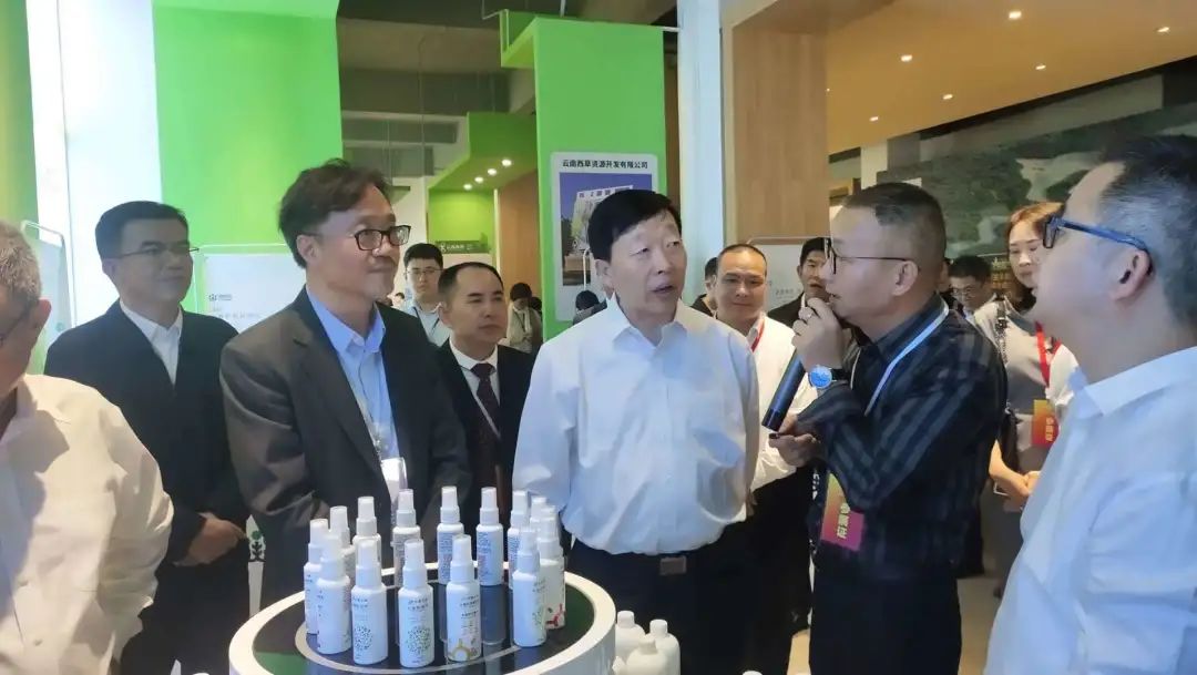 华东师大重庆研究院参加昆明国际工业大麻产业园挂牌仪式