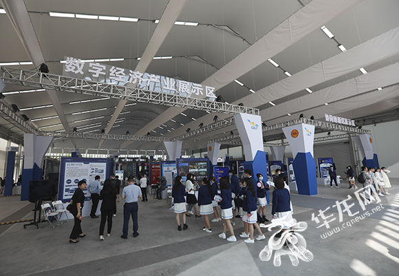 换个方式打开“五一”：来礼嘉智慧公园逛展 体验“两江智造”黑科技