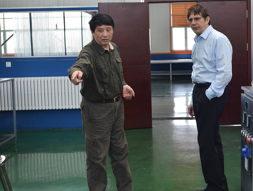 青岛德通纳米技术有限公司股东安德烈•海姆教授回公司交流指导