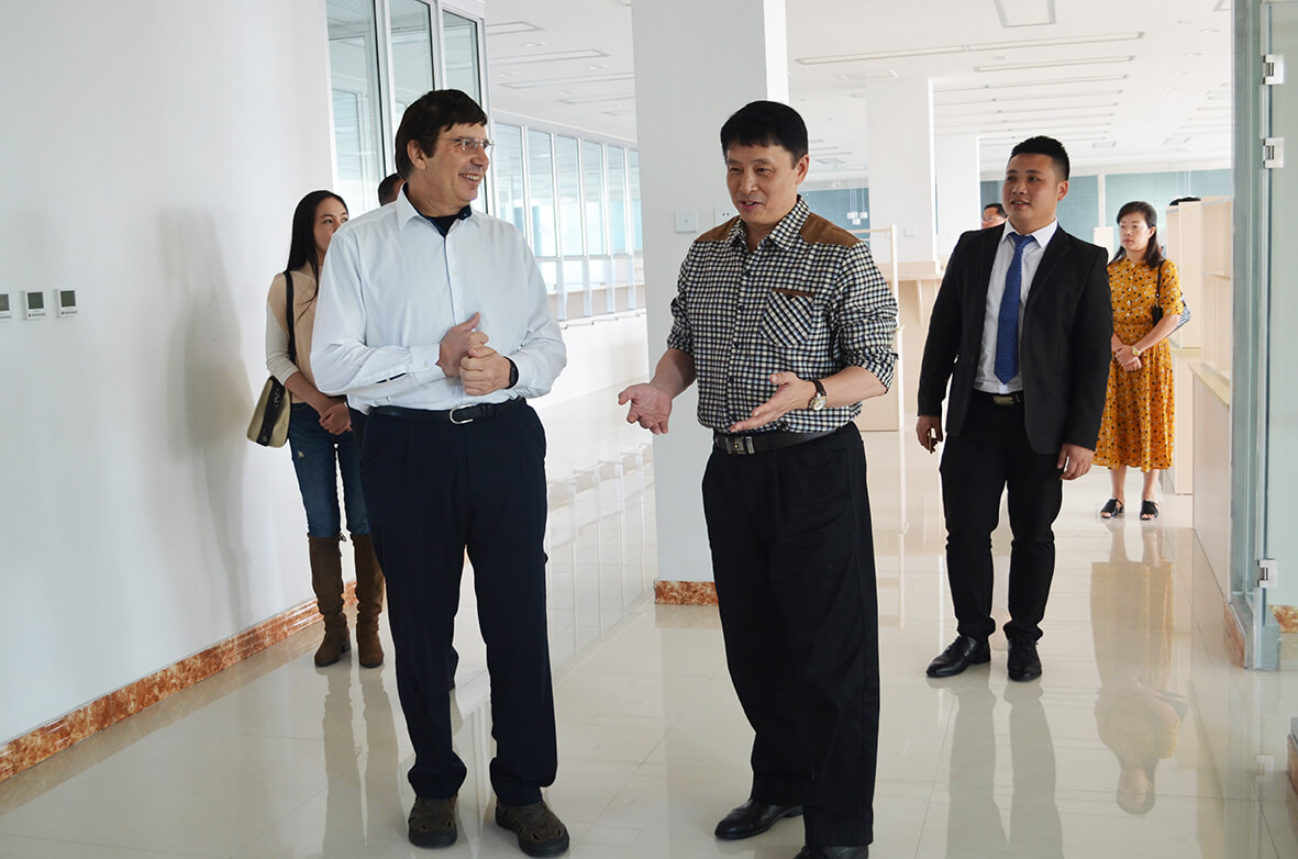 安德烈·盖姆教授到青岛德通纳米技术有限公司参加董事会