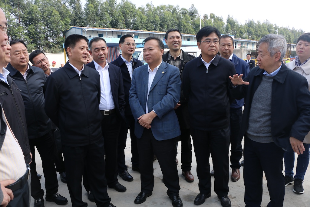 福建省常务副省长张志南调研厦门大学能源与石墨烯创新平台建设