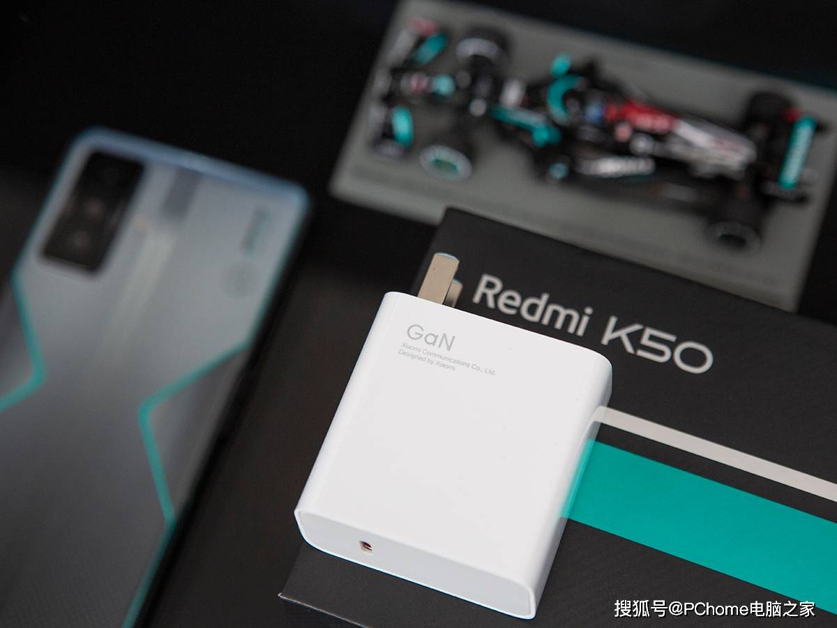 K50 冠军版图赏 电竞氛围拉满致敬F1冠军精神