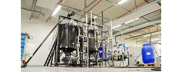 水是瑞典制造的超硬材料中唯一的添加剂