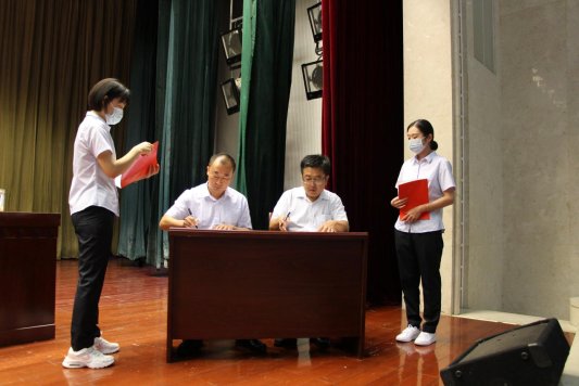 泰安市泰山区召开纺织服装产业链国创中心产业基地项目建设誓师大会