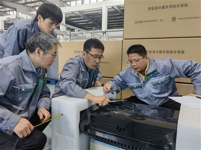 石墨烯科研人员：科技攻关时不我待