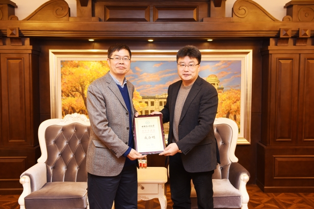 中国科学院院士成会明做客“科学家讲坛”