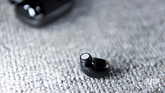 中唱CRC-T6真无线耳机首发简评:石墨烯振膜、无线小巧 中唱CRC-T6真无线耳机首发简评:石墨烯振膜、无线小巧