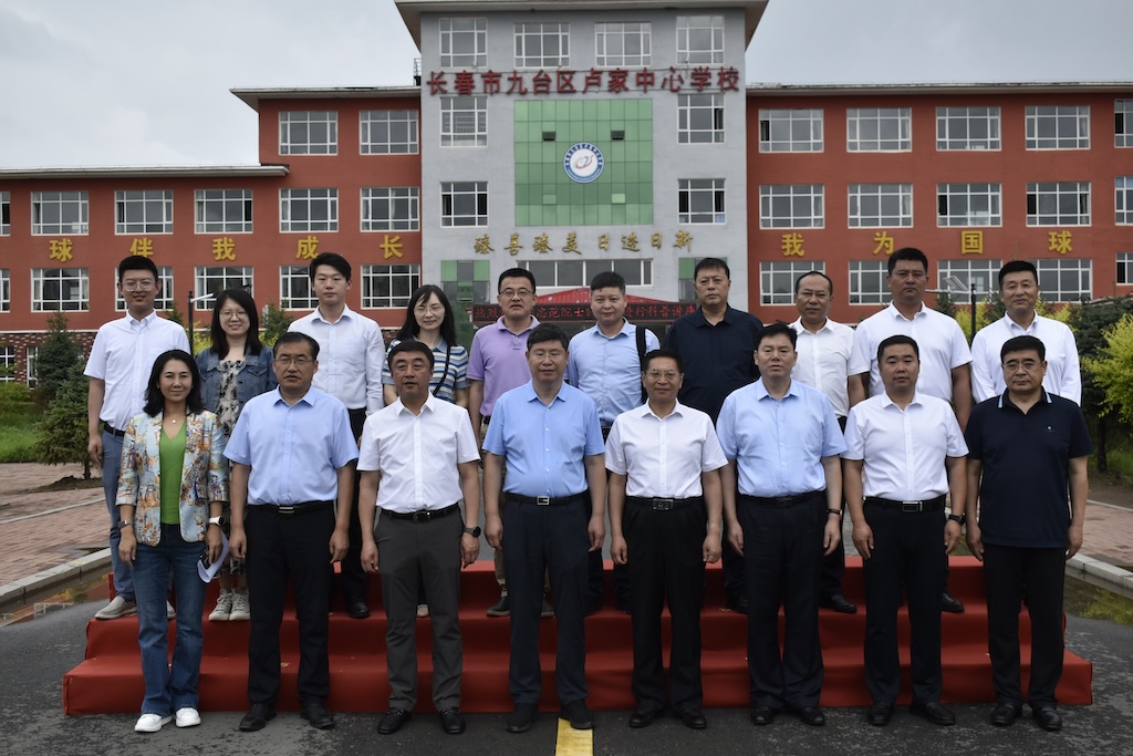 情系家乡教育 播洒爱的阳光——卢家中心学校“芦蕴英才奖”奖学金交接仪式暨刘忠范院士科普讲座活动