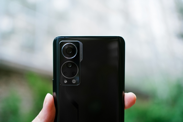 屏下摄像头现在好用了么？