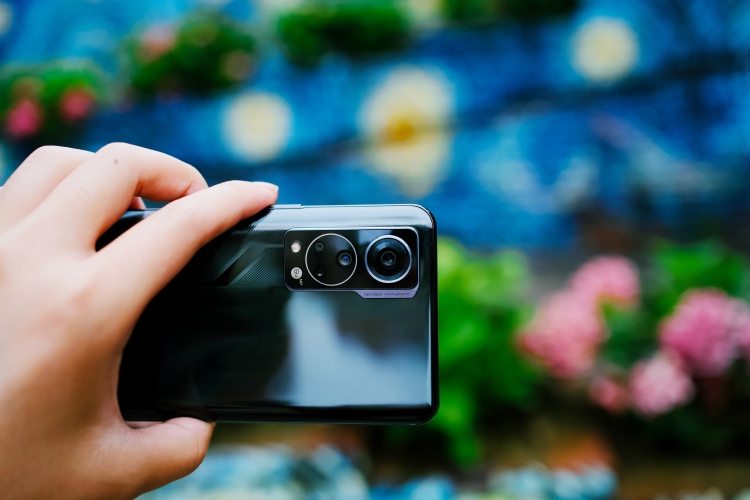 屏下摄像头现在好用了么？