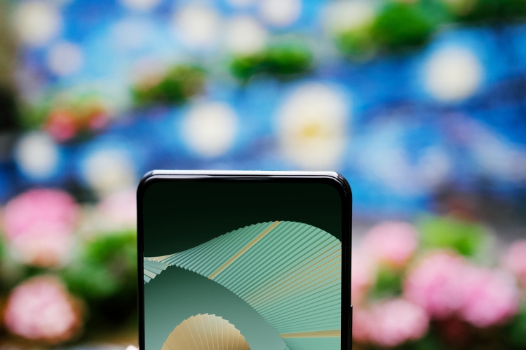 屏下摄像头现在好用了么？