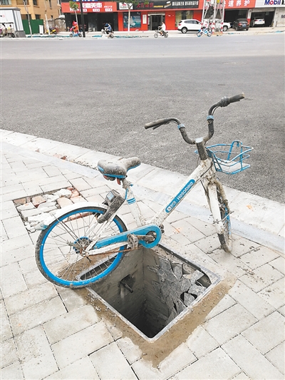 黄河大街南段 新修路面上窨井盖接连破损 有关部门：破损窨井盖已更换，将根据实际情况更改设计