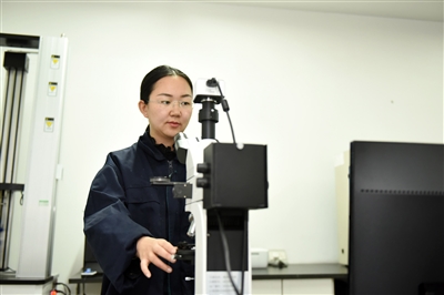 石墨烯应用研究的探路尖兵  ——唐润理素描