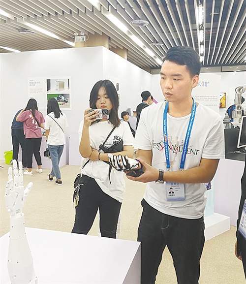 第四届中国“互联网＋”大学生创新创业大赛高手云集 在这里，寻找下一个创业明星
