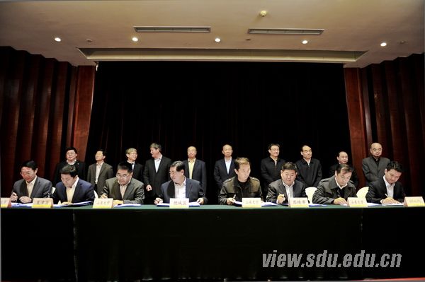 山东大学与德州市人民政府深化合作协议签约仪式举行