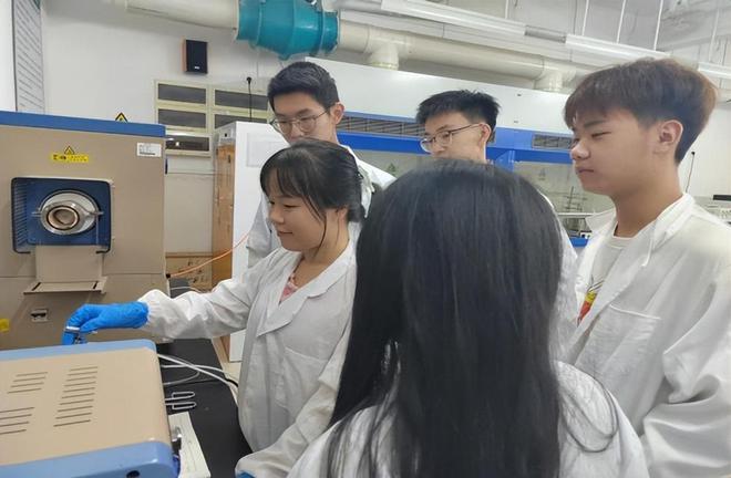 惠州学院改性石墨烯复合材料：让绿水青山“氢烯”可见