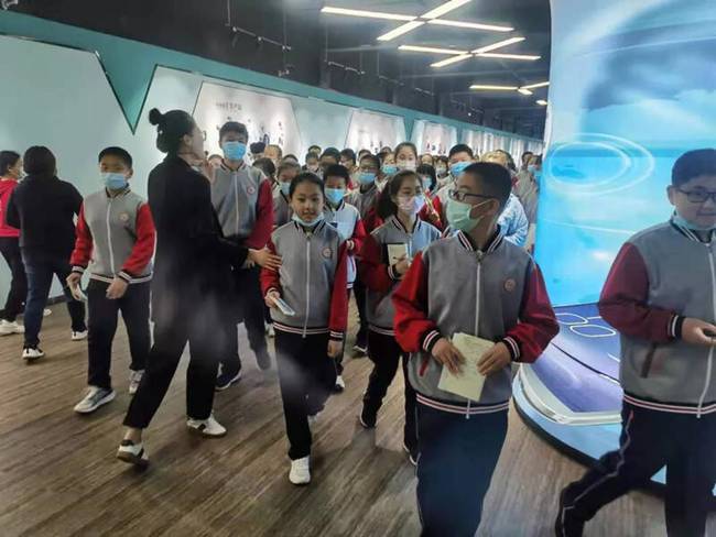 莱西市科普教育基地实践体验活动：走进南墅紫荆石墨烯产业研究院