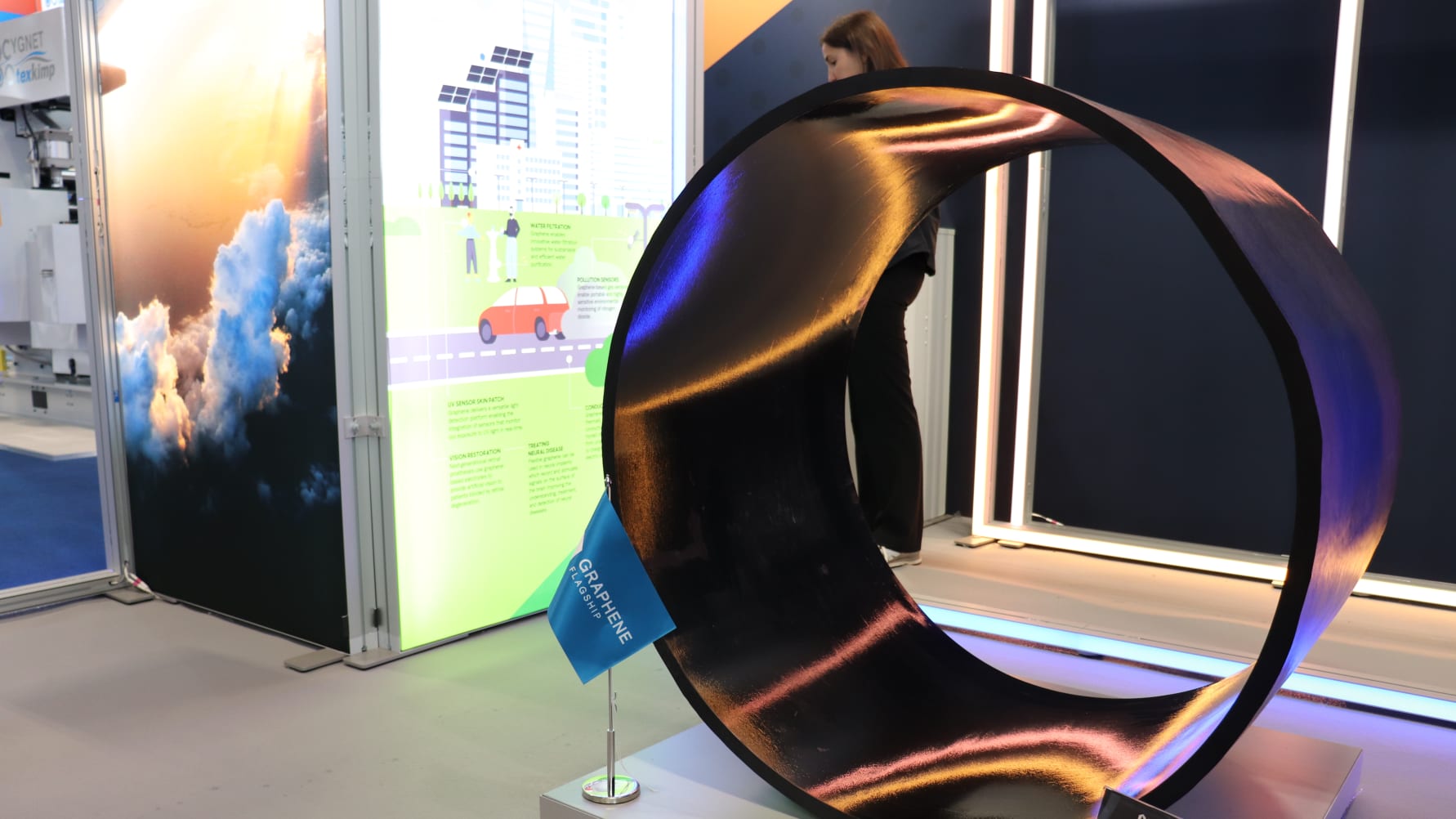 “这根巨大的管道是什么？”石墨烯旗舰合作伙伴Avanzare正在JEC World展出